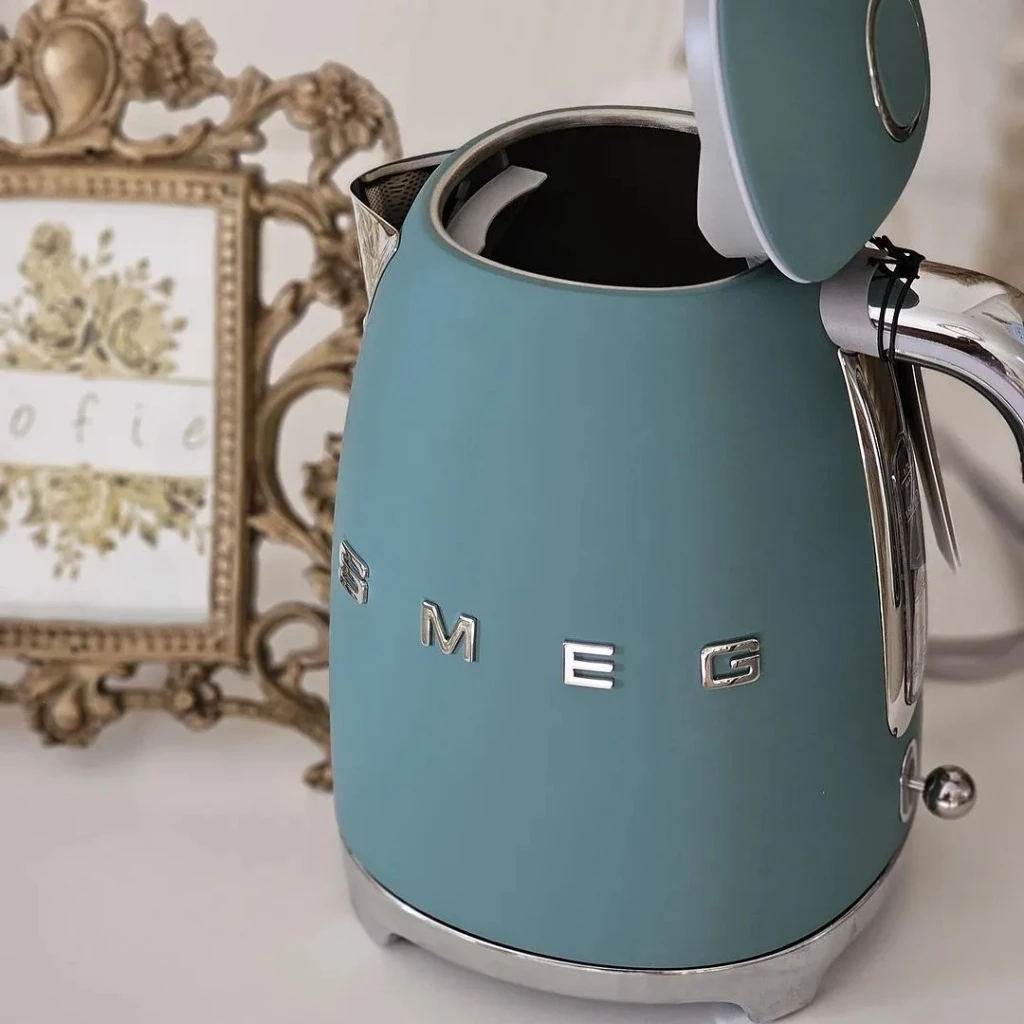 Ấm siêu tốc SMEG KLF03EGMEU Emerald Green 1,7L 2400W màu xanh ngọc nhám