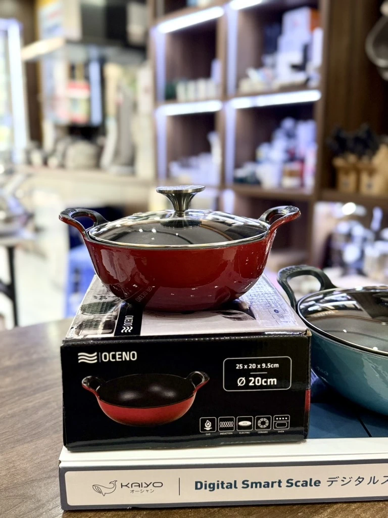 Chảo gang đúc Oceno 20cm sâu lòng màu đỏ (có nắp)