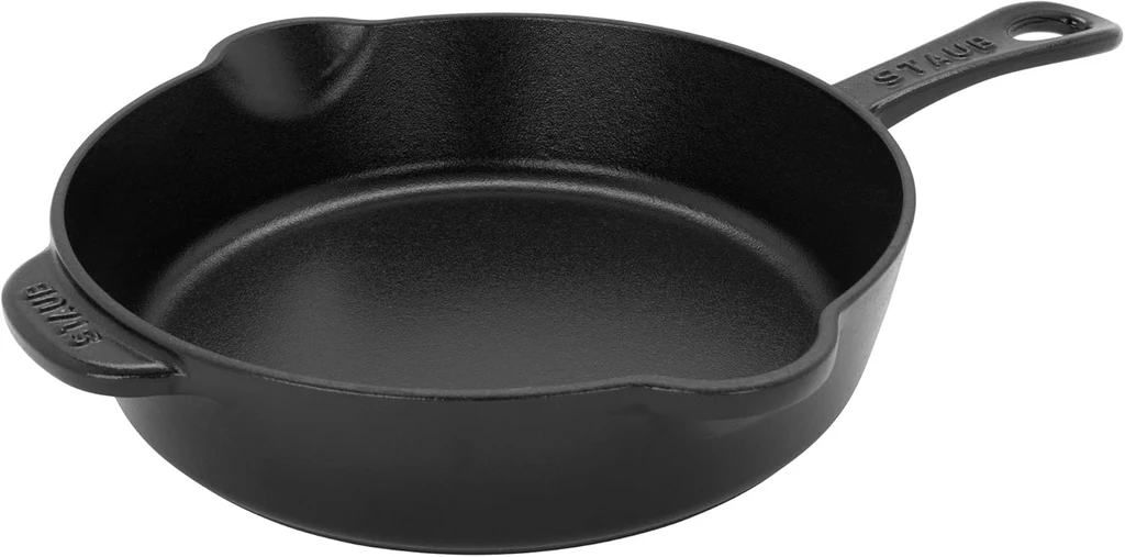 Chảo gang Staub có miệng rót 22cm 1.69L màu đen (1029475)