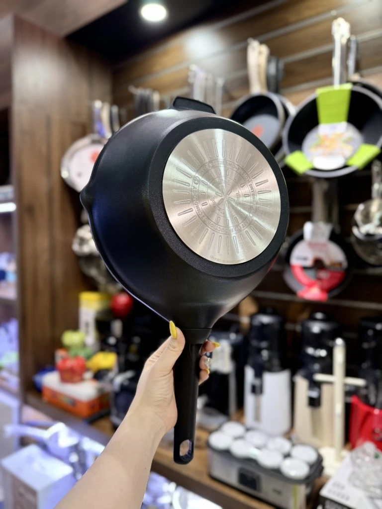 Chảo sâu lòng Tefal Robusto 28cm (có miệng rót)
