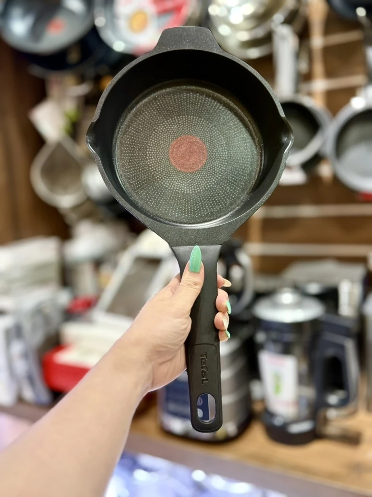 Chảo Tefal Robusto 20 cm (có miệng rót)