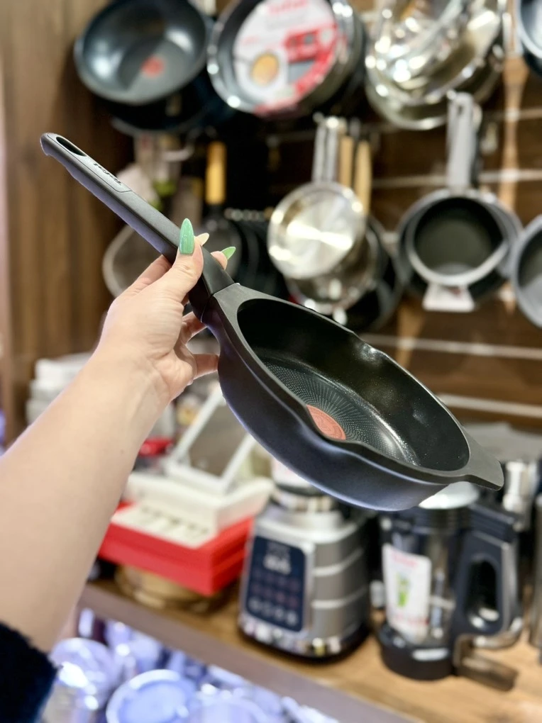 Chảo Tefal Robusto 20 cm (có miệng rót)
