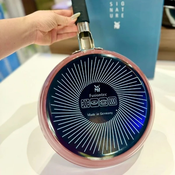 Chảo WMF Fusiontec 24cm màu hồng đất - Made in Germany