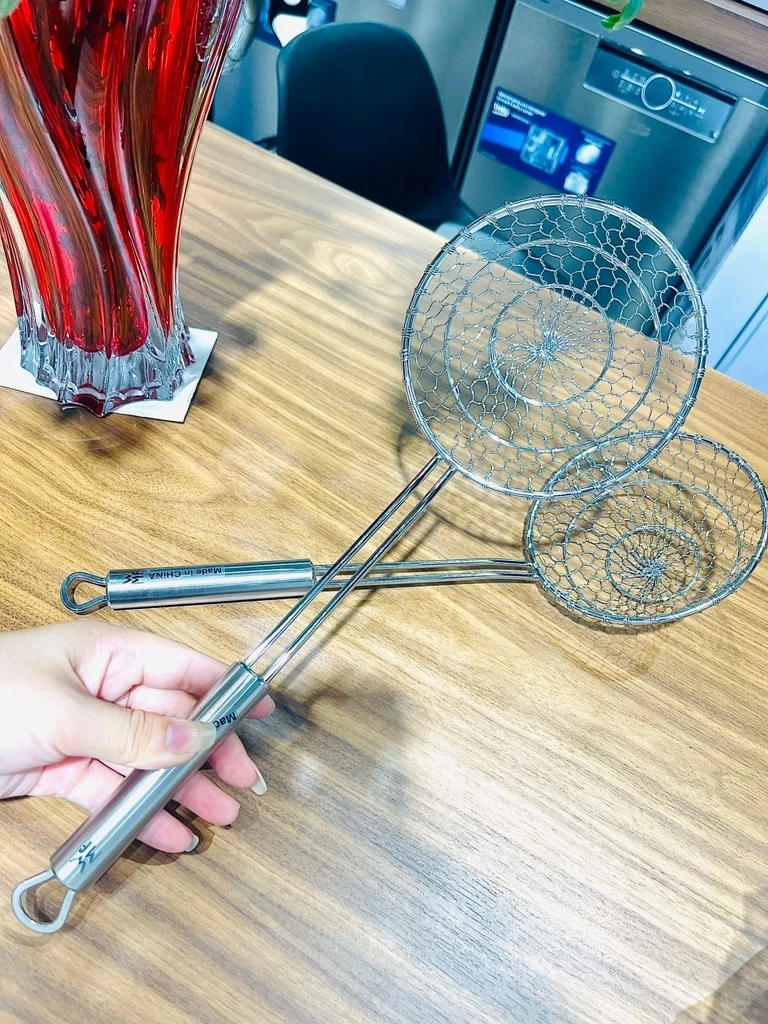 Muôi thủng WMF Profi Plus Wok Mesh Strainer 1873576030
