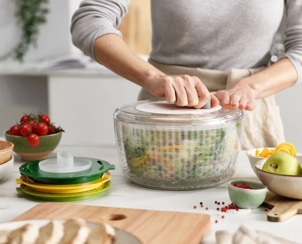 Rổ quay rau kèm bộ dụng cụ làm Salad Joseph Joseph 4 món 20154