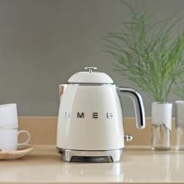 Ấm siêu tốc SMEG KLF05CREU Cream 0,8L 1400W màu kem