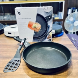 Chảo chống dính Wmf Permadur Premium 28cm kèm xẻng