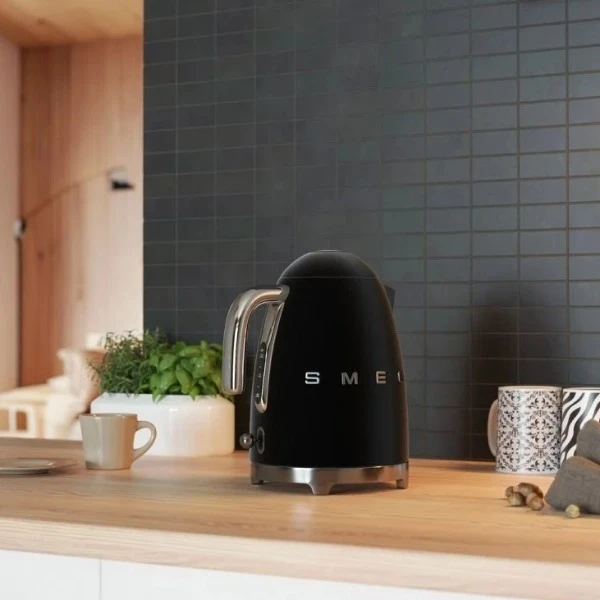 Ấm siêu tốc Smeg Black Matt KLF03BLMEU 1,7L màu đen nhám