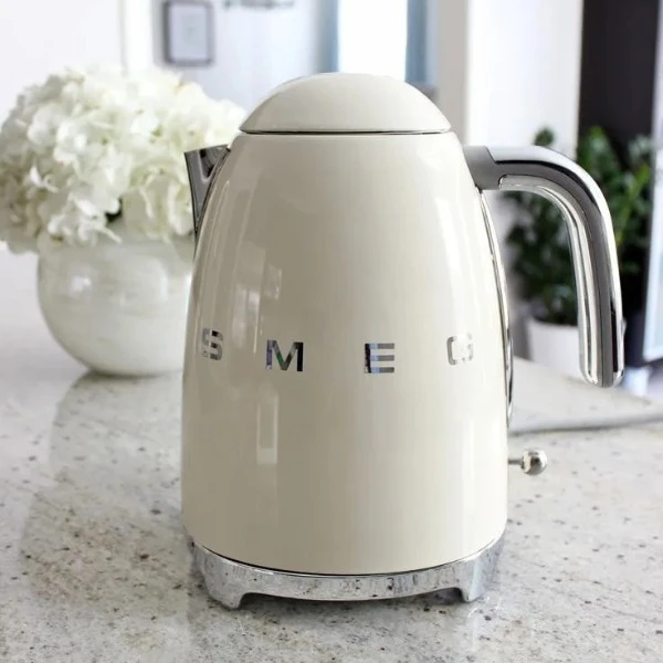 Ấm siêu tốc SMEG KLF03CREU Cream 1,7L 2400W màu kem