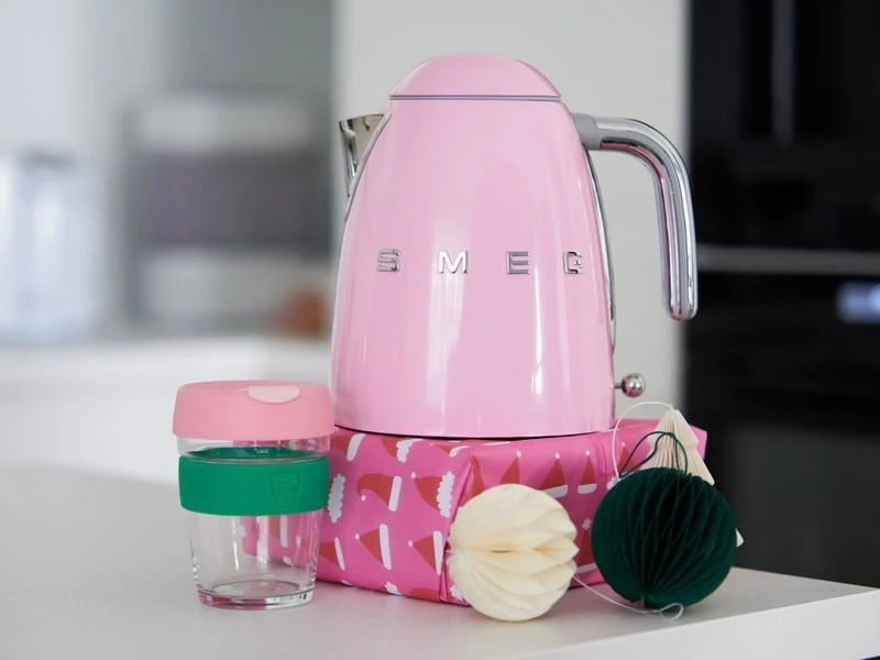 Ấm siêu tốc SMEG KLF03PKEU Pink 1,7L màu hồng