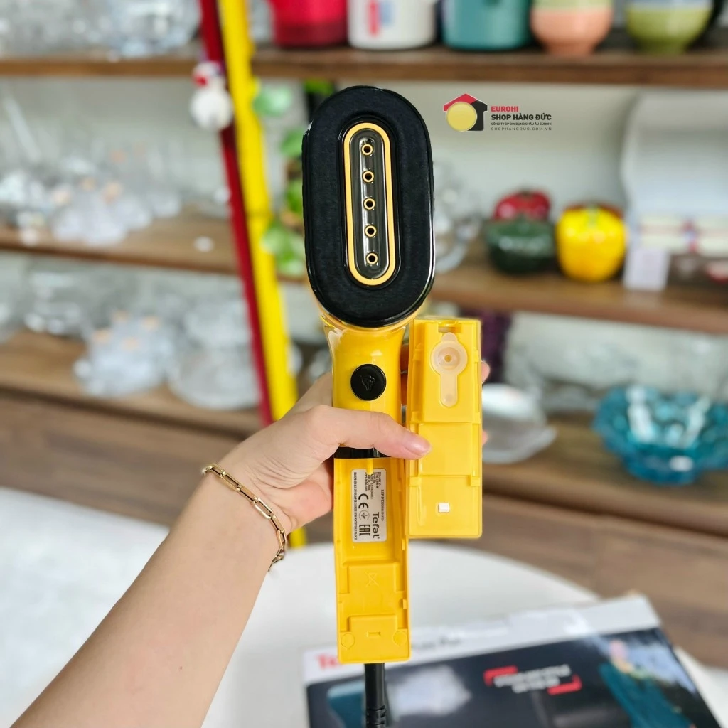 Bàn là hơi nước cầm tay Tefal DT2020E1 Pure Pop màu vàng