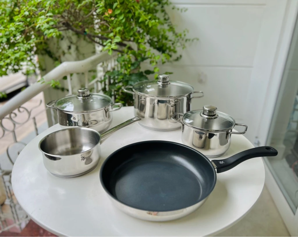 Bộ nồi WMF 6 món (4 nồi + 1 chảo 28cm + 1 xẻng silicon)