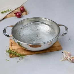 Nồi lẩu - chảo đúc inox 304 3 lớp đáy liền dập nổi Kaiyo sâu lòng 2 tay cầm vung kính size 24cm, 28cm