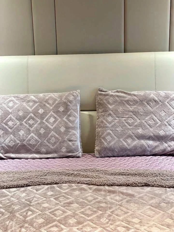 CHĂN LÔNG CỪU CAO CẤP MORANO TẶNG KÈM 2 VỎ GỐI ( còn hồng, xám)