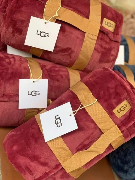 CHĂN LÔNG THỎ ÚC UGG SIZE LỚN 234x249cm - 2,2kg (còn màu số 1)