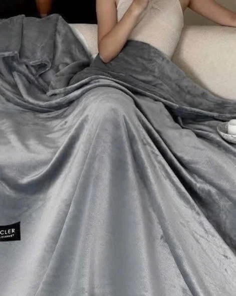 Chăn Moncler - Crytal Plush Size Queen 248x233 (còn số 5)