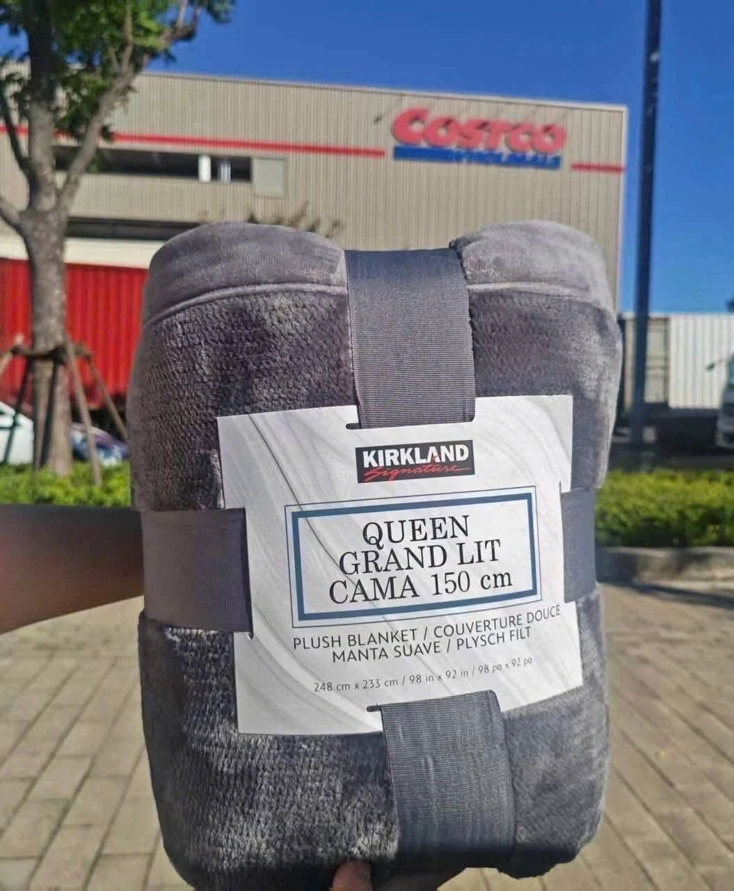 Chăn Queen Lông Cừu Kirkland - Size Queen: 2,48x2,33m (3,3kg) ( hết màu số 2 )