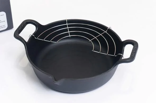   	 CHẢO GANG MỎ QUẠ GKOCH 24CM