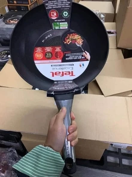 Chảo sâu lòng Tefal Excellence Wok 28cm tăng cường thêm 3 lớp Titanium