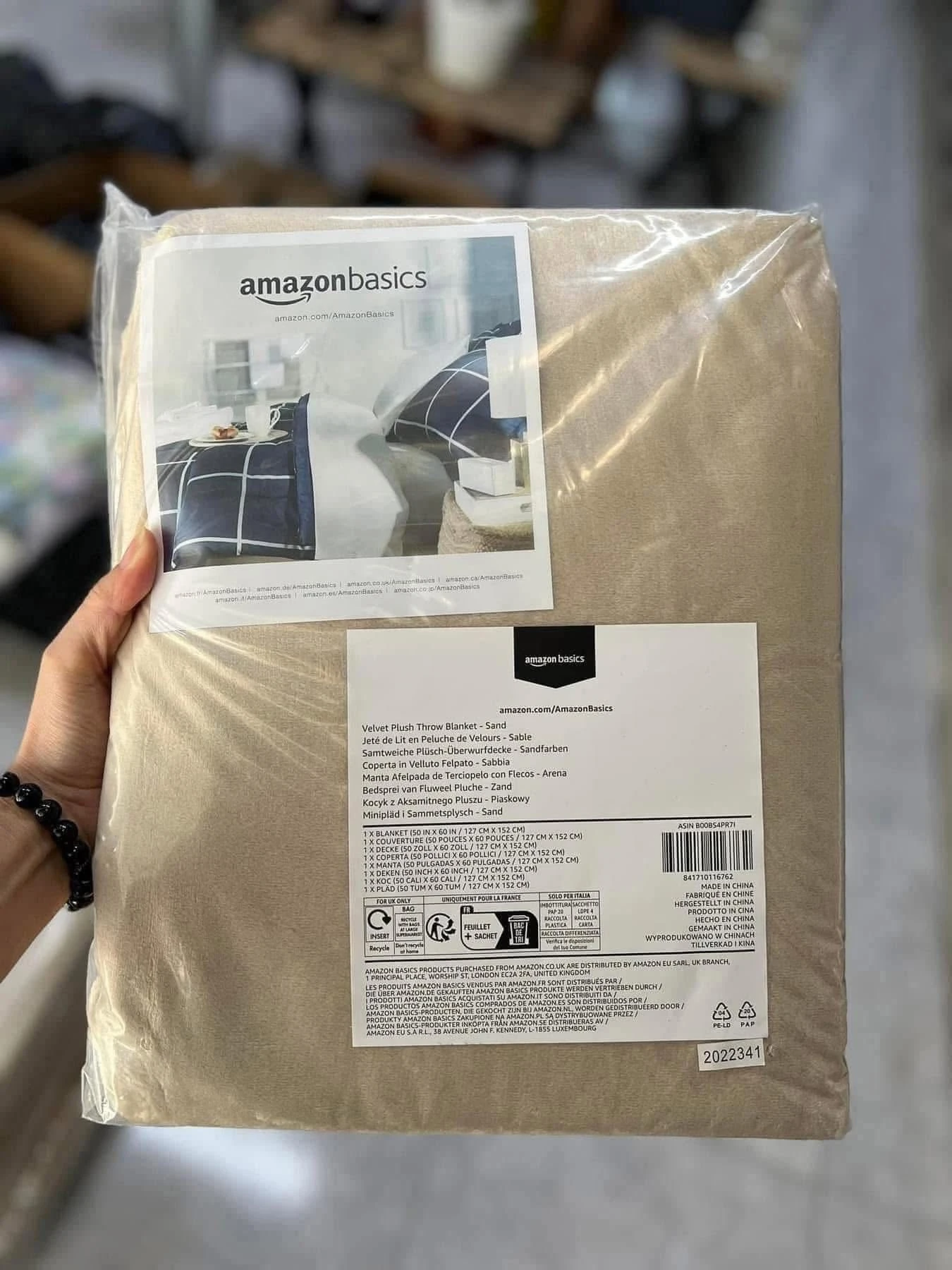 Chiếc chăn mềm mại và thanh lịch Amazon Basics 152x127cm