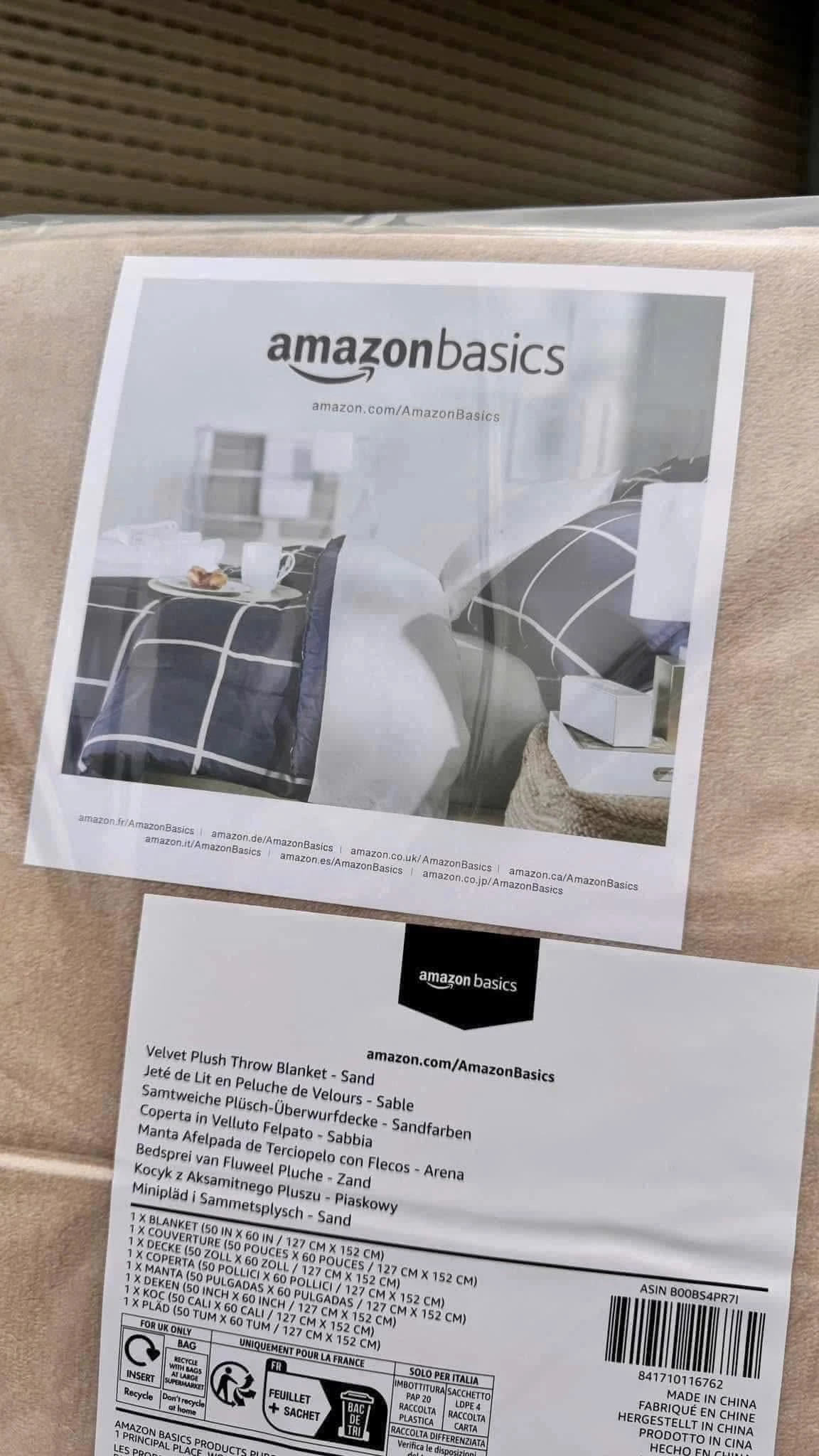Chiếc chăn mềm mại và thanh lịch Amazon Basics 152x127cm