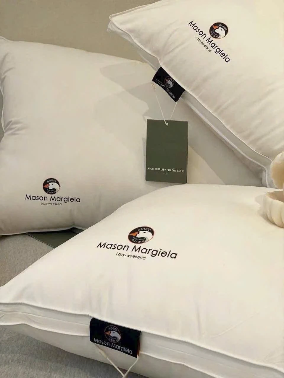 GỐI LÔNG NGỖNG TRẮNG MASON MARGIELA TỪ L’M MESER (1 CÁI)