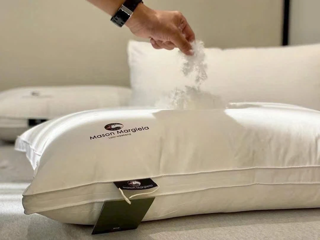 GỐI LÔNG NGỖNG TRẮNG MASON MARGIELA TỪ L’M MESER (1 CÁI)
