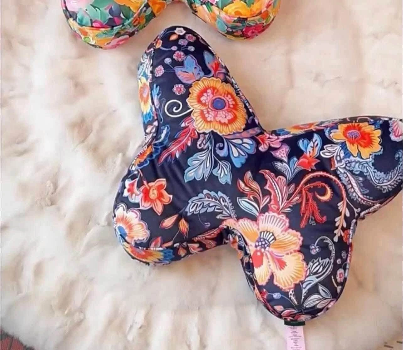 GỐI TỰA BUTTERFLY MAGRACE