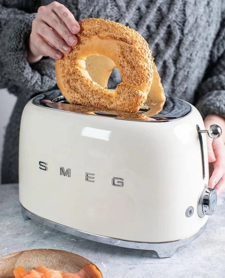 Máy nướng bánh mì SMEG TOASTER TSF01CREU - Màu Kem
