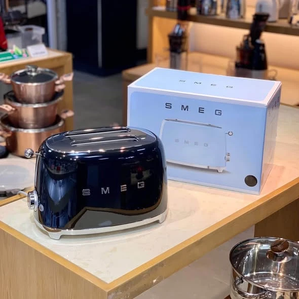 Máy nướng bánh mì SMEG TSF01BLEU - Màu Đen 