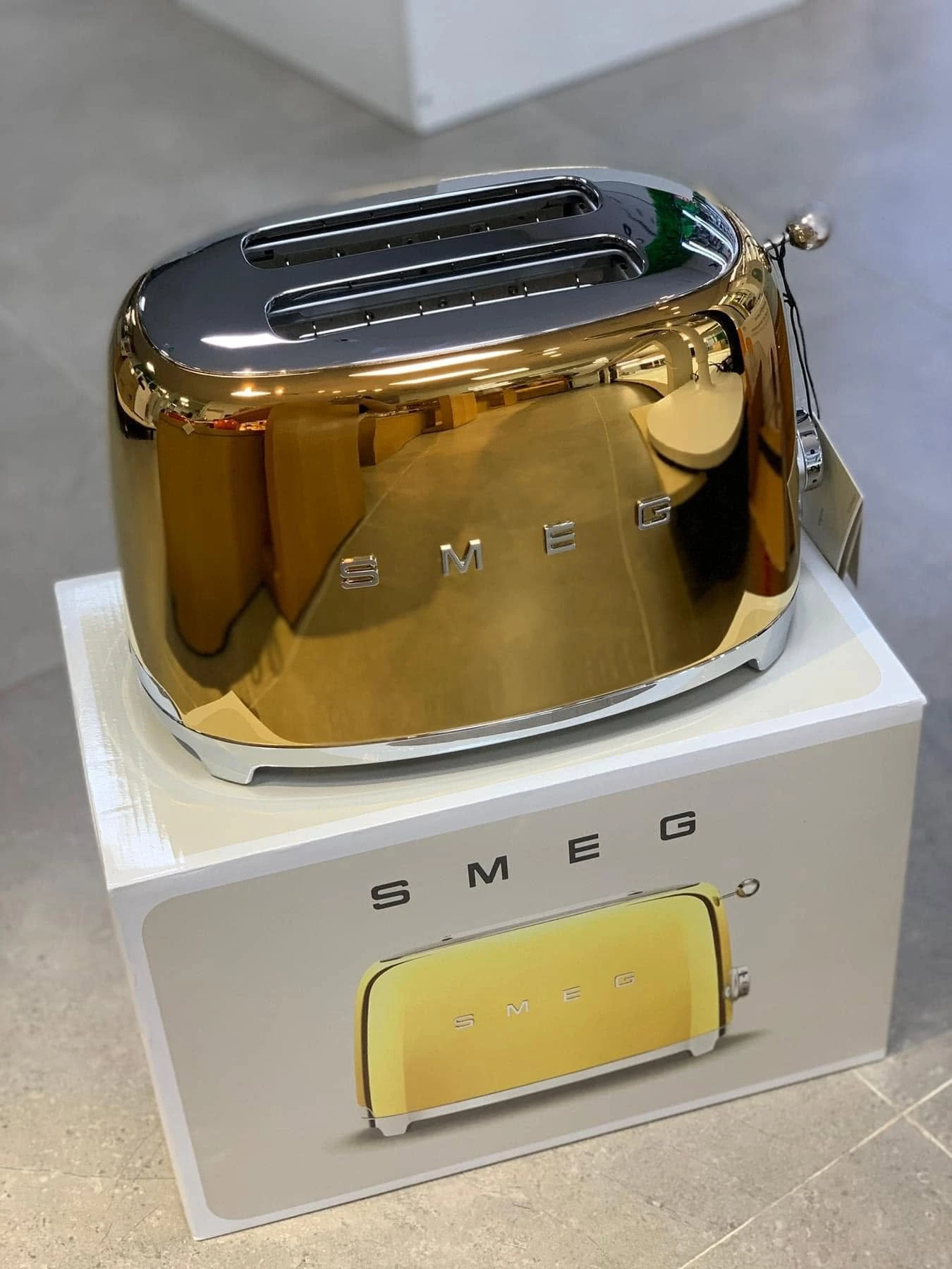 Máy nướng bánh mỳ Smeg TSF01CHMEU màu đồng nhám