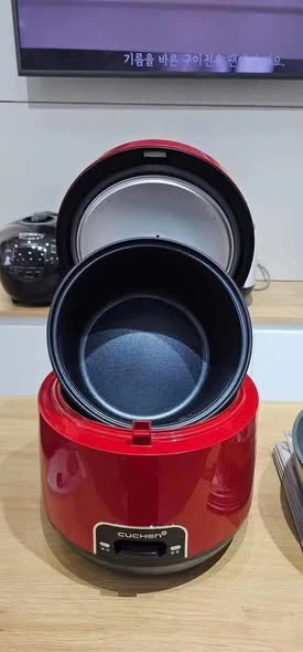 Nồi cơm cơ Cuchen CJE-A0601 1,08L đỏ 