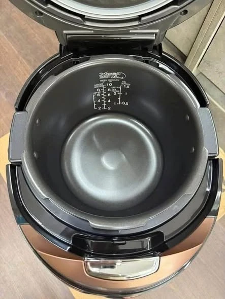 Nồi Cơm Điện Cao Tần Áp Suất CUCKOO CRP-HWF1000F 1,8L