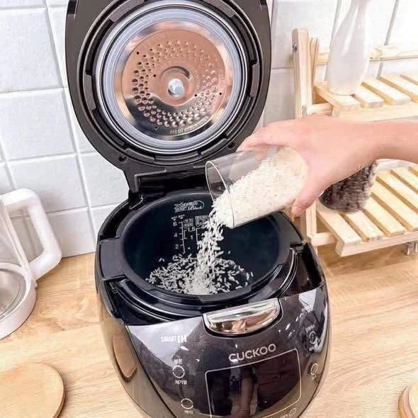 Nồi cơm điện Cao tần Cuckoo CRP-HUF10BS 1,8 lít