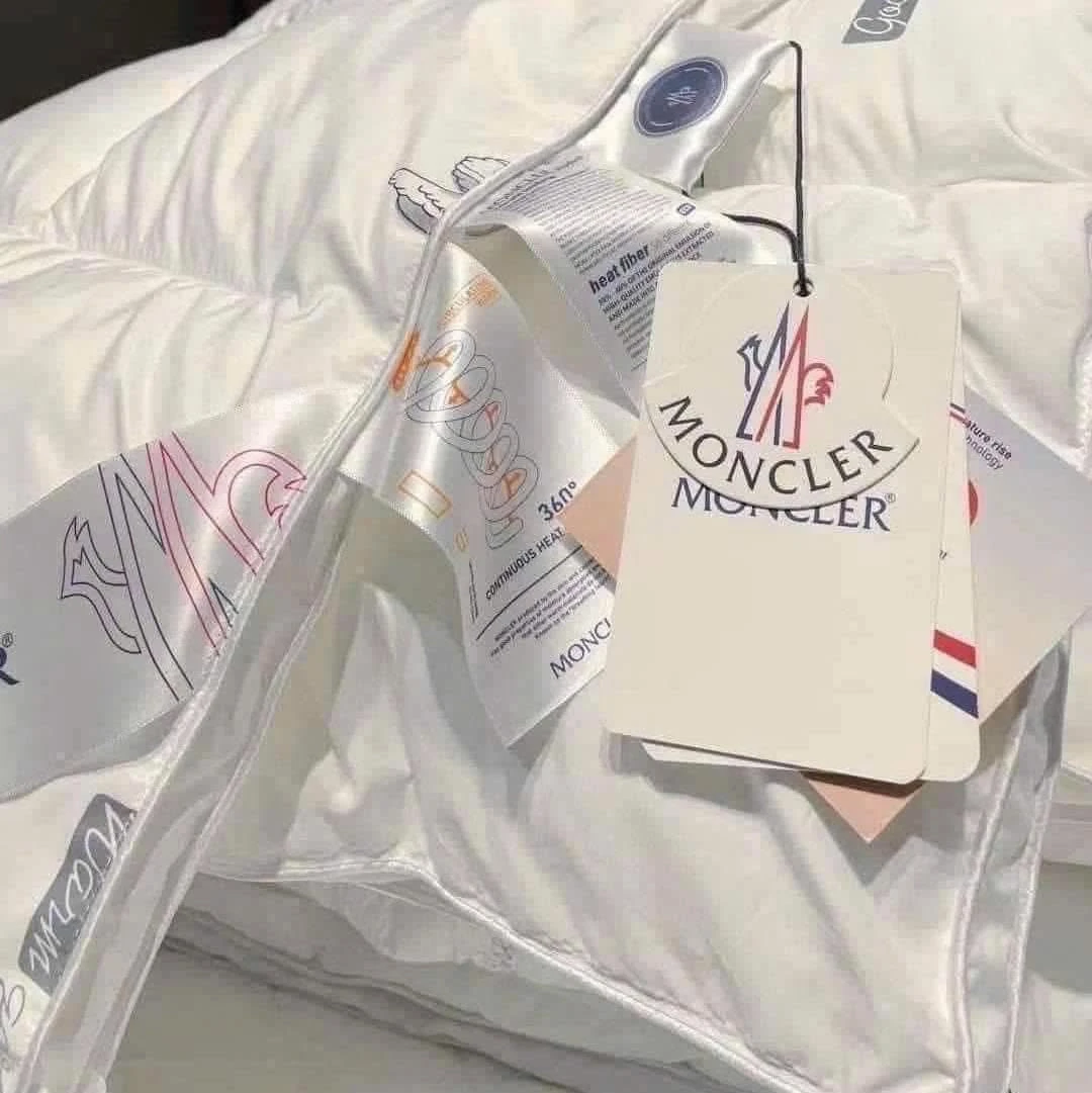 RUỘT CHĂN LÔNG VŨ MONCLER PHÁP 200x230cm