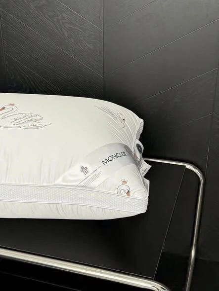 Set 2 gối Moncler size 48x74cm