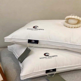 GỐI LÔNG NGỖNG TRẮNG MASON MARGIELA TỪ L’M MESER (1 CÁI)