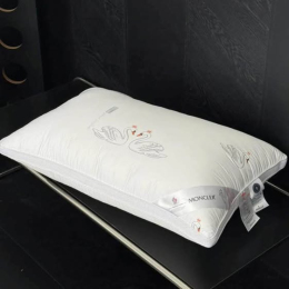 Set 2 gối Moncler size 48x74cm