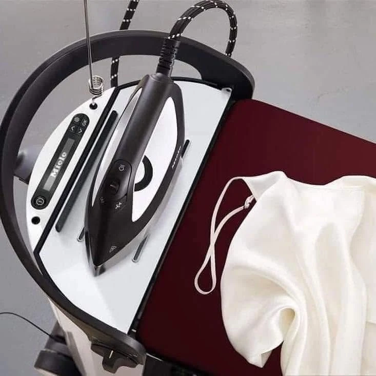 CẦU LÀ MIELE B 4847: TÍCH HỢP BÀN ỦI CẦM TAY