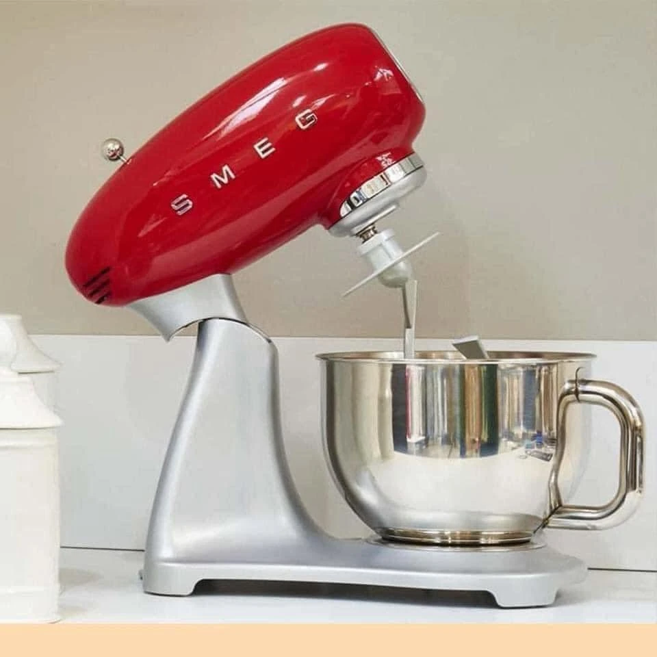 MÁY TRỘN BỘT SMEG SMF02RDEU - MÀU ĐỎ