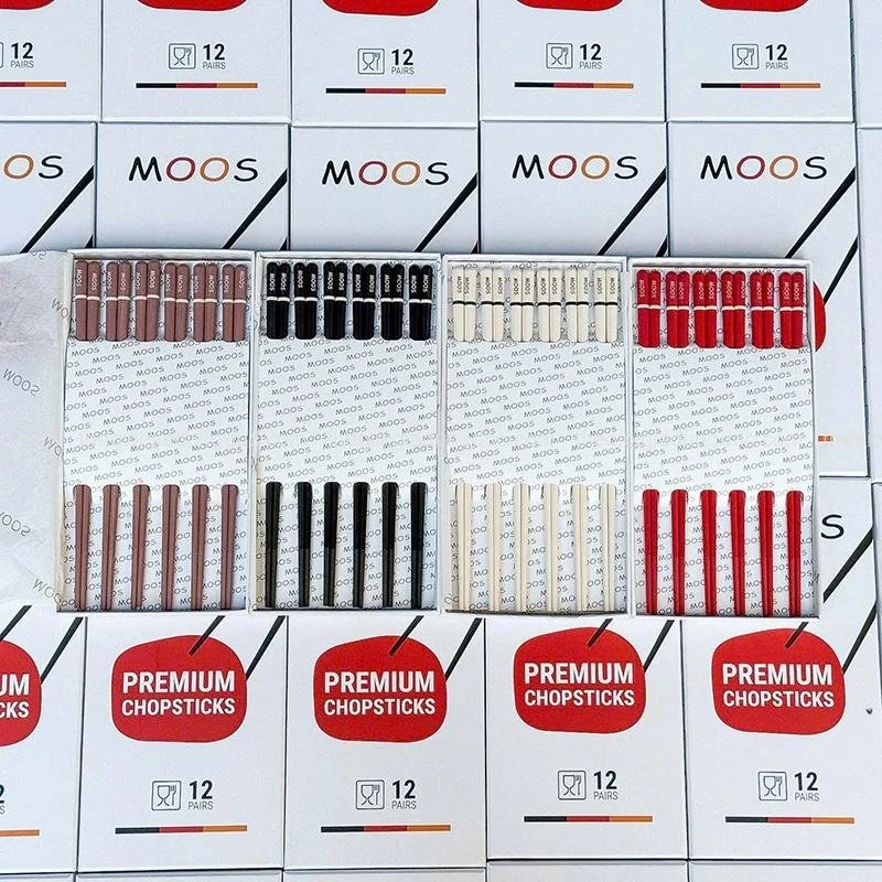 Hộp 12 đôi đũa Moos màu đỏ